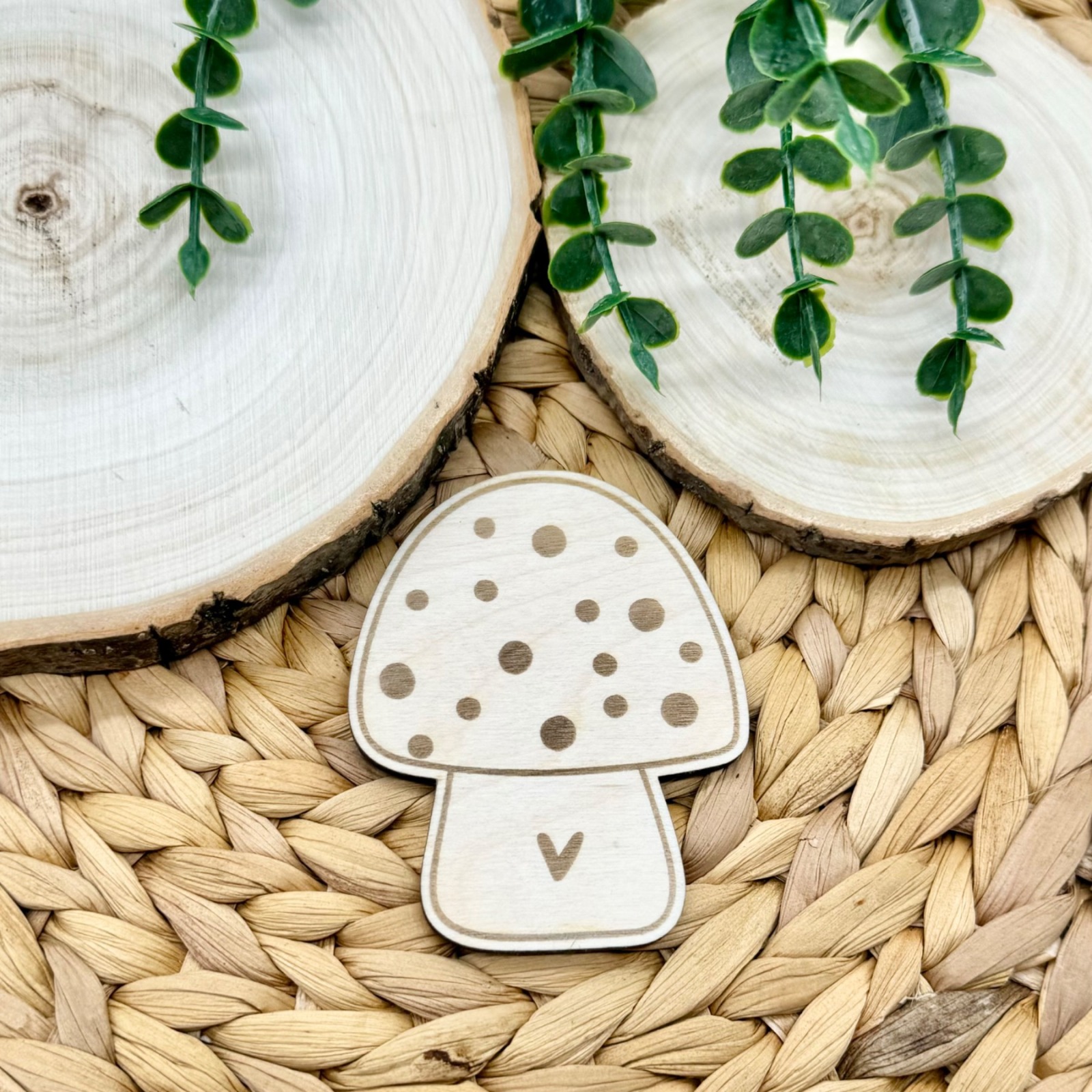 Entdecke hochwertige Flatlay-Deko aus Holz - Pilz