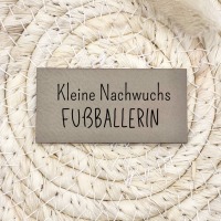 Flexible und weiche Kunstleder-Labels - Kleine Nachwuchs Fußballerin - Verschiedene Farben und