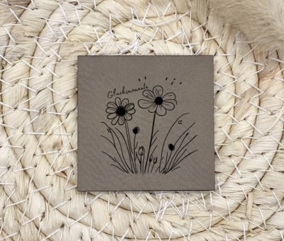 Flexible und weiche Kunstleder-Labels mit blühende Blumen Verschiedene Farben und Größen -