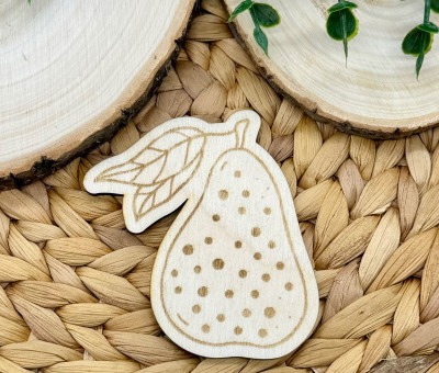 Entdecke hochwertige Flatlay-Deko aus Holz - Birne - Mach deine Herbstbilder einzigartig mit meiner