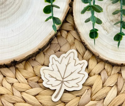 Entdecke hochwertige Flatlay-Deko aus Holz - Blatt - Mach deine Herbstbilder einzigartig mit meiner