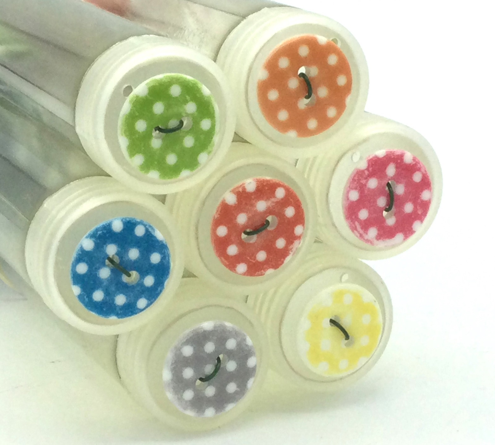 Polyesterknopf mit Punkten 18 mm 2-Loch | 7 Farben | 2 Stück