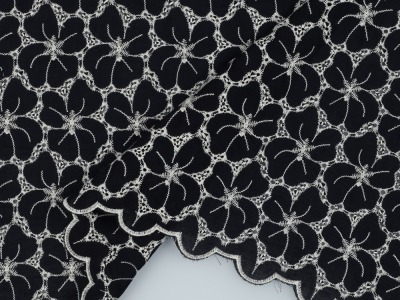 Baumwollstoff mit Stickerei | Embroidery | 2-seitige Bogenkante | navy