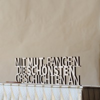 Schriftzug Mit Mut fangen die schönsten Geschichten an. 4