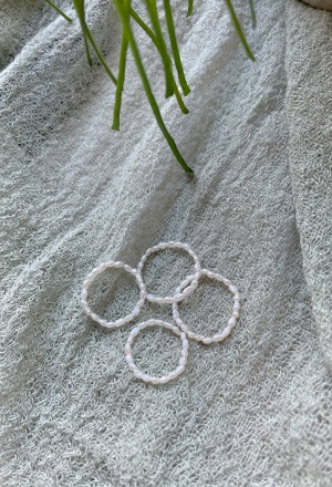 POLARIS - handgemachter Fingerring - mini Süsswasserperle - dezenter Ring aus wunderschönen echten