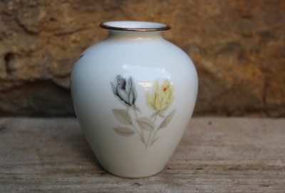 kleine Vase Rosen Dekor Seltmann Weiden Bavaria Porzellan Vintage 50er 60er Jahre