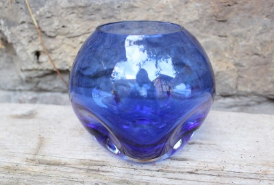 Pop Art Vase mit Einstichen Karl Friedrich kobaltblaues Glas mundgeblasen 70er Jahre Vintage