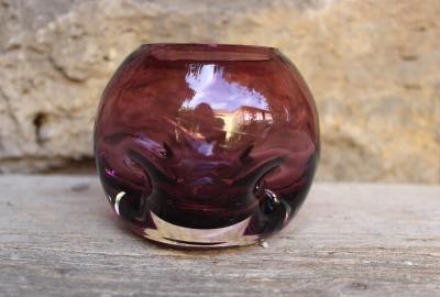 kleine Pop Art Vase mit Einstichen Karl Friedrich lila Glas mundgeblasen 70er Jahre Vintage