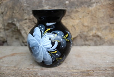 kleine Vase Kugelvase Hyalithglas Schwarzglas Blumendekor Emaillefarben Handbemalt 50er Jahre DDR GD