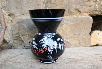 Vase Hyalithglas Schwarzglas Blumendekor Emaillefarben Handbemalt 50er 60er Jahre DDR GDR