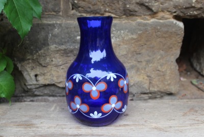 Vase kobaltblaues Glas Emaillefarben Handbemalt Blumendekor 60er 70er Jahre DDR