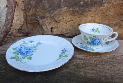 3 tlg. Sammeltasse Sammelgedeck blaue Rosen Tee Set Teetasse Porzellan CREA TABLE Vintage