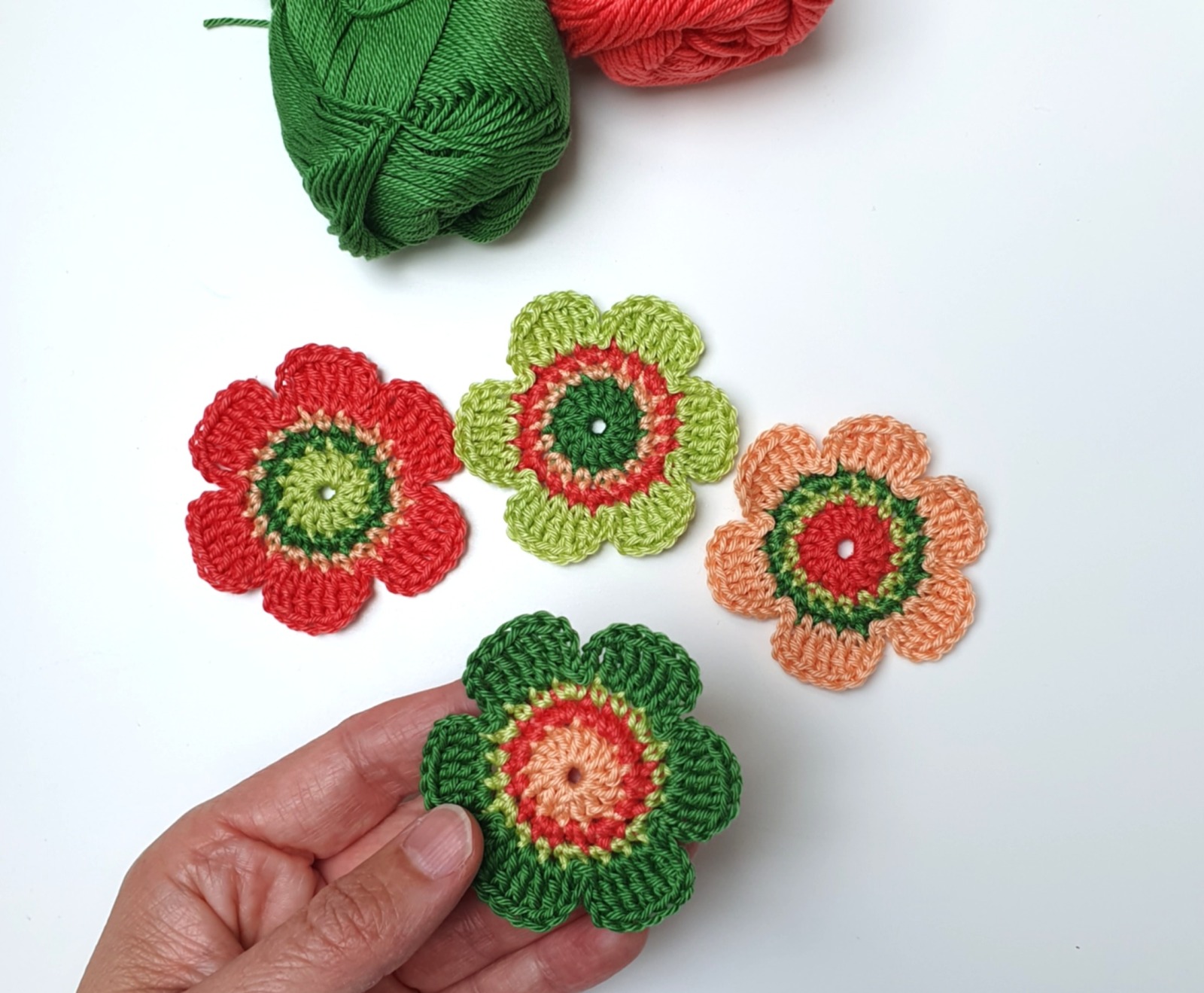 4er Set Häkelblumen aus Baumwolle - 6 cm 2
