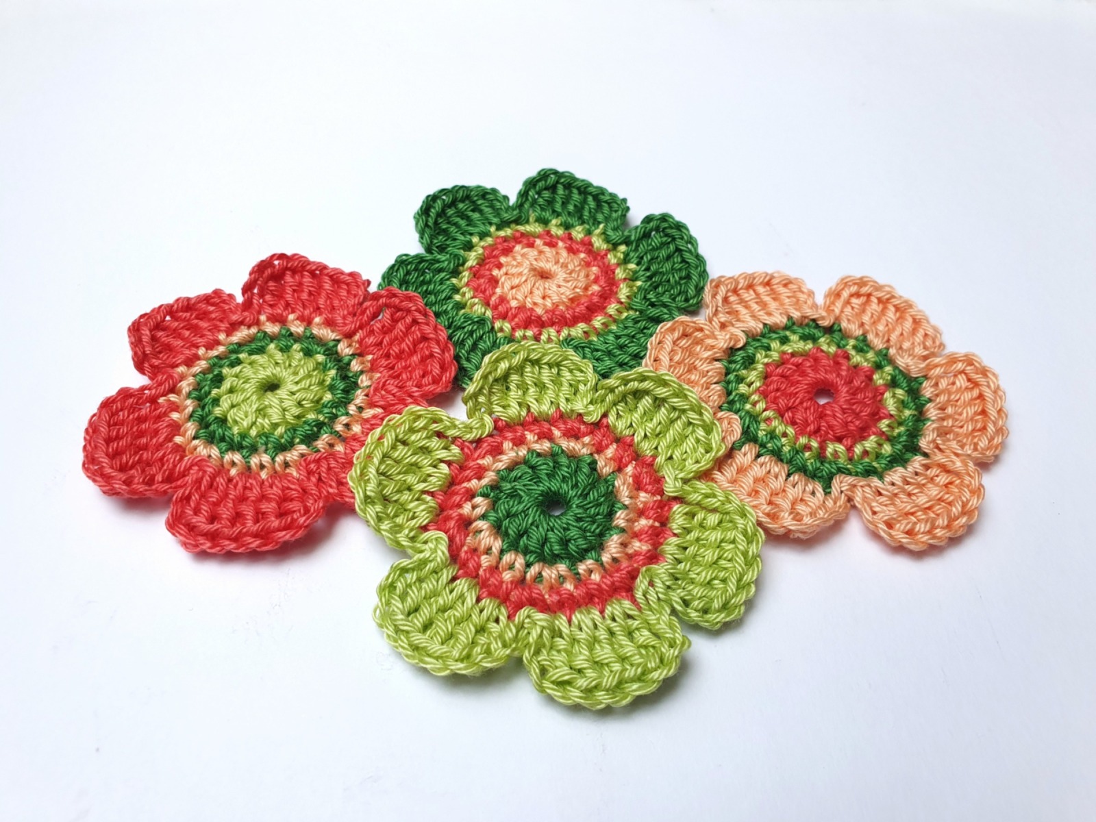 4er Set Häkelblumen aus Baumwolle - 6 cm 4