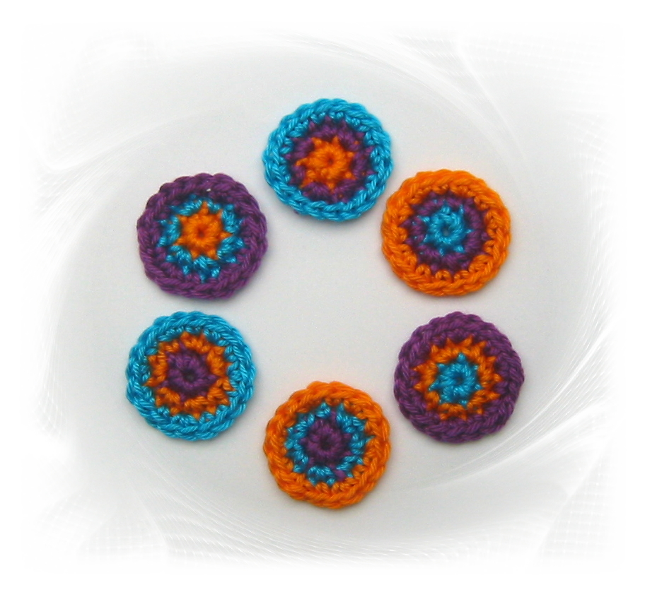 Buntes 6-er Set Häkelapplikationen - kleine Kreise / Konfetti in türkis, orange und violett
