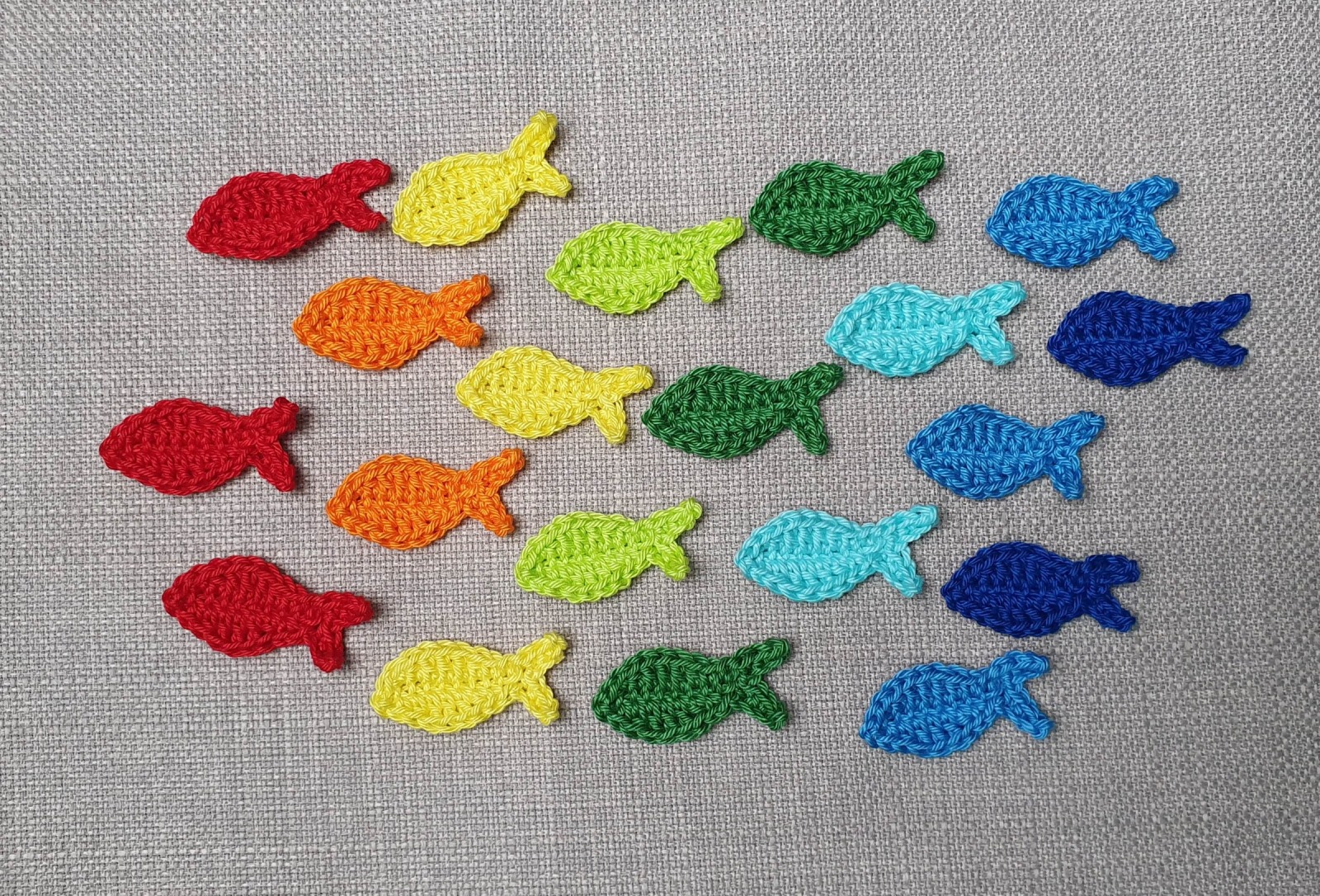 Mini Fisch Häkelapplikation in Wunschfarbe