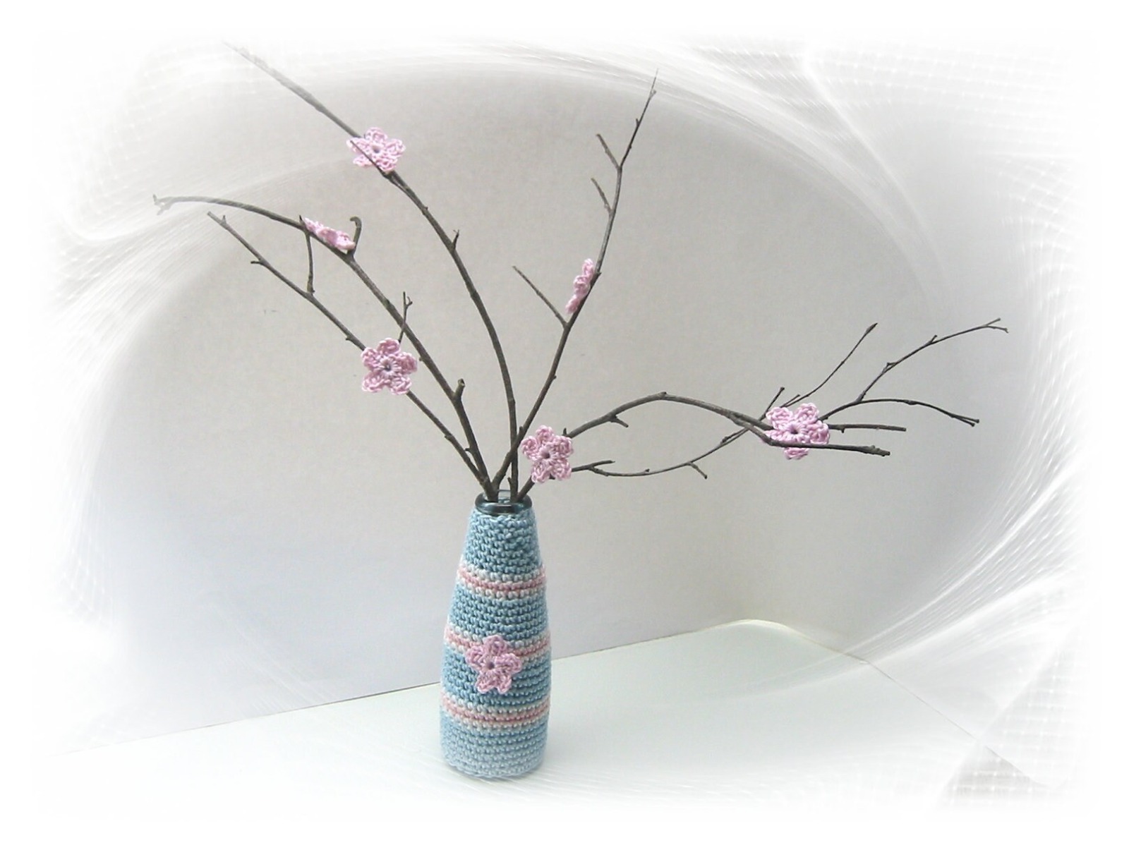 Kleine Blumenvase mit Mini Häkelblumen - Persönliches Geschenk und individuelle Frühlingsdeko 3