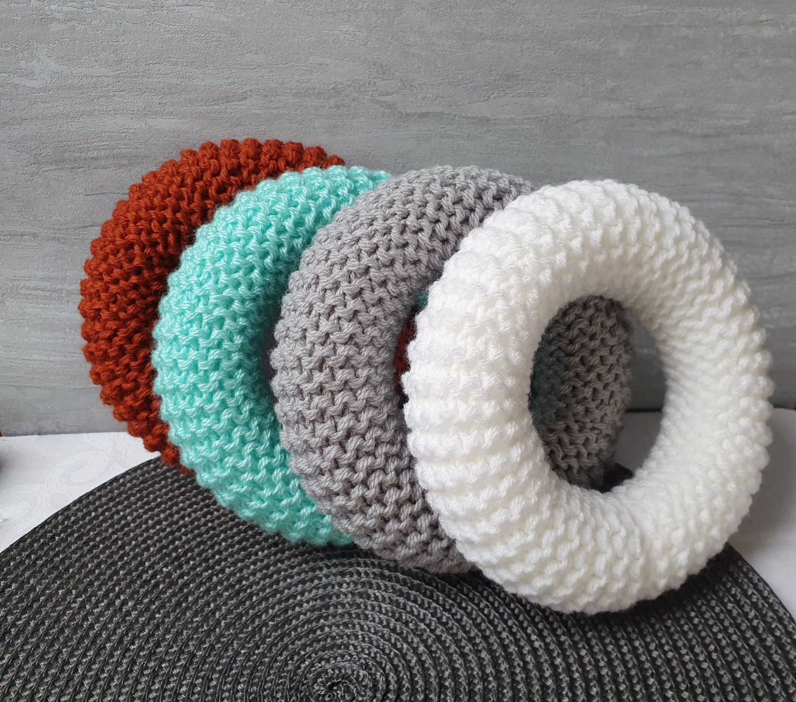 Gemütlicher Strickkranz 18 cm in verschiedenen Farben - Perfekt für DIY-Projekte 5