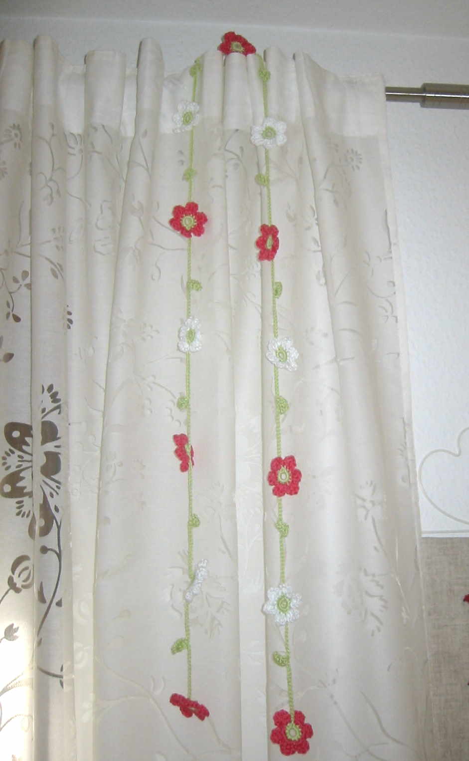 Gehäkelte Blumen-Girlande - Vielseitige Textildeko für dein Zuhause 5