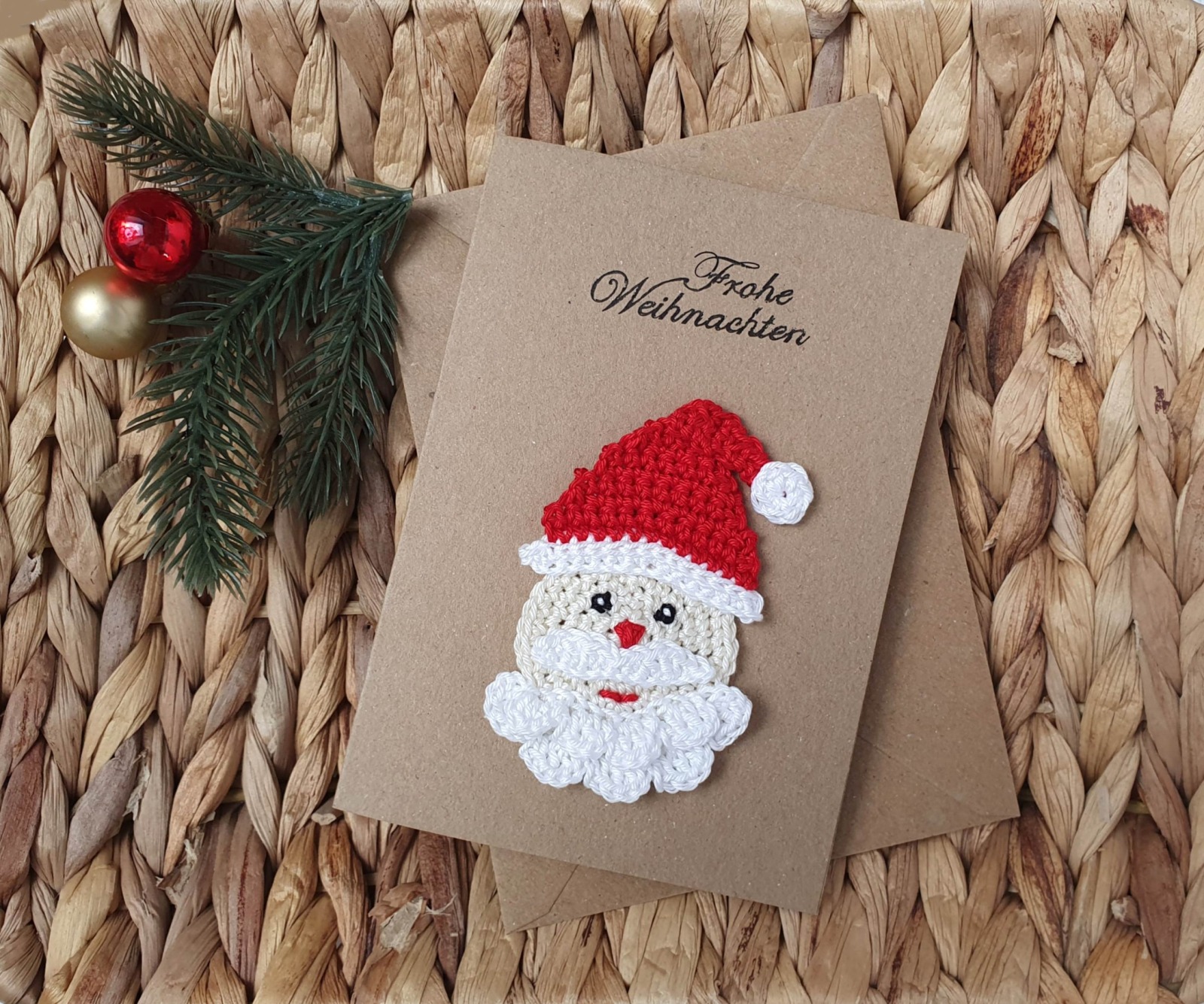 Handgemachte Weihnachtskarte mit süßem gehäkeltem Weihnachtsmann 2