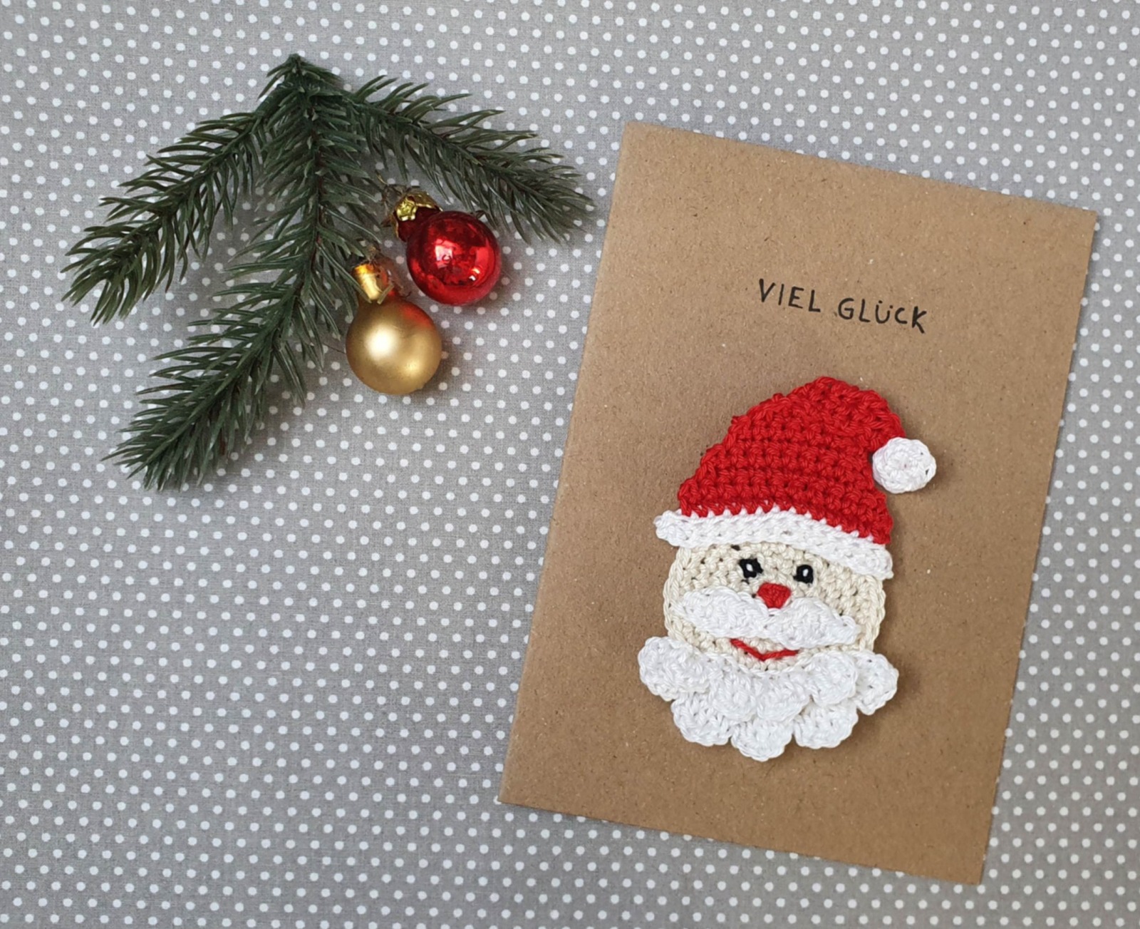 Handgemachte Weihnachtskarte mit süßem gehäkeltem Weihnachtsmann 4