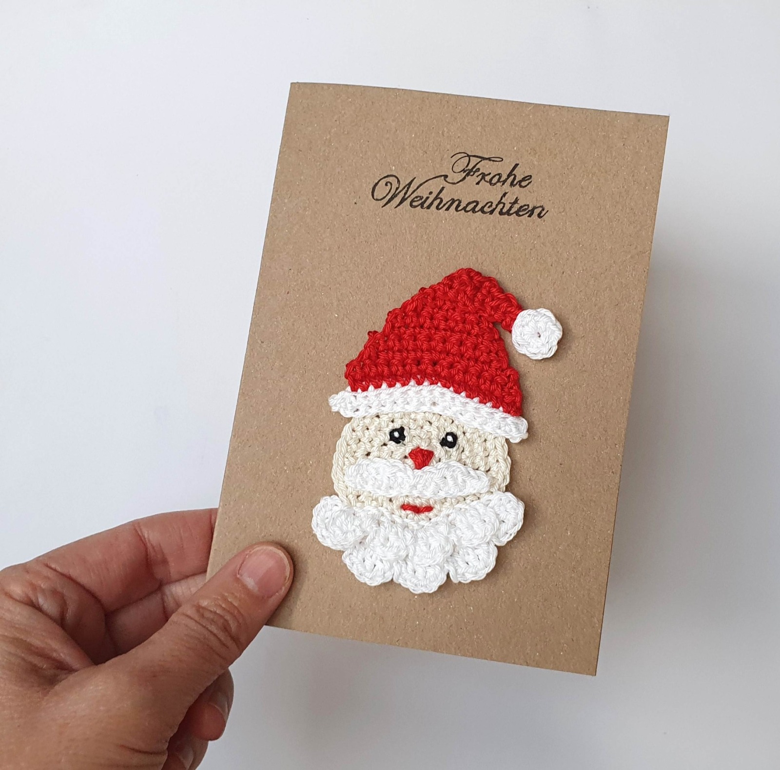 Handgemachte Weihnachtskarte mit süßem gehäkeltem Weihnachtsmann 6