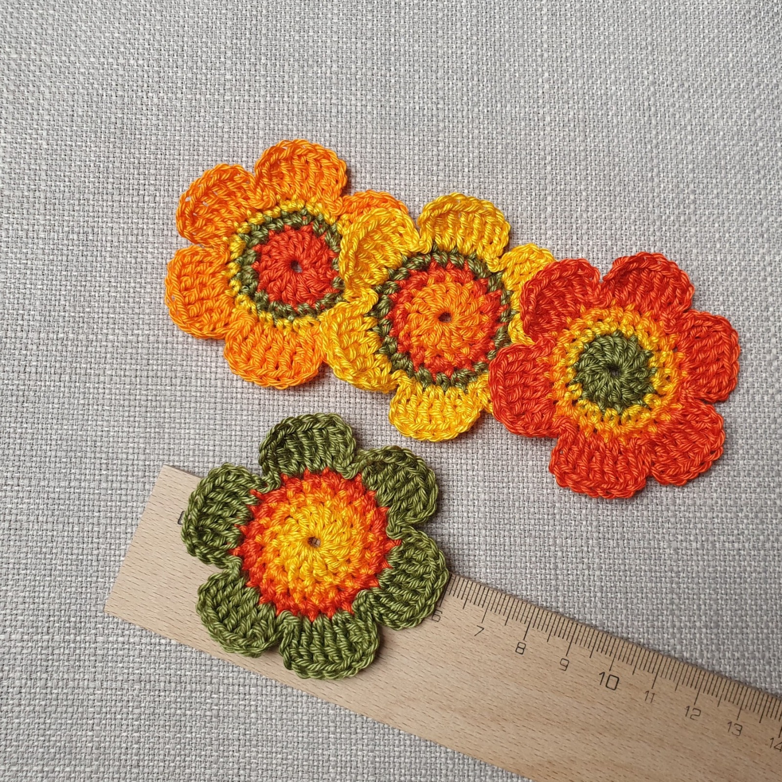 4er-Set Häkelblumen in sonnigen Farben - 6 cm groß 4