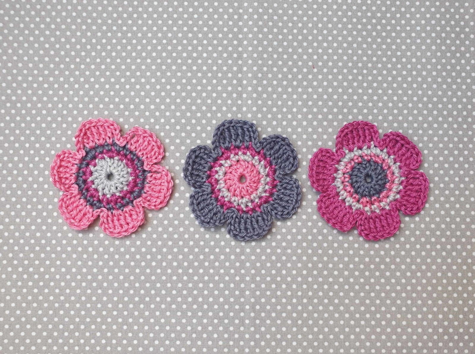 Häkelblumen Set in Grau und Pink 5