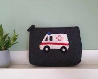 Erste Hilfe Tasche mit Krankenwagen Applikation