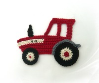 Handgemachte Häkelapplikation eines roten Traktors - Perfekt für DIY-Projekte 2