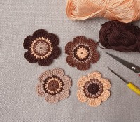 4er-Set herbstliche Häkelblumen in Brauntönen 6 cm 3