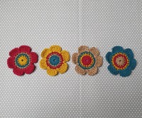 4er-Set Häkelblumen 6 cm in warmen Farben aus 100% Baumwolle 4