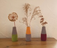 Kleine Blumenvase mit Mini Häkelblumen - Persönliches Geschenk und individuelle Frühlingsdeko 10