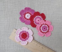 4er-Set gehäkelter Blumen in Rosa-Pink-Tönen 5