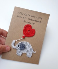 Personalisierbare Glückwunschkarte mit gehäkeltem Elefant mit Herz 7
