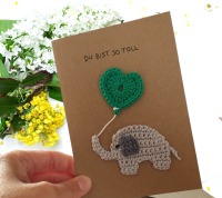 Personalisierbare Glückwunschkarte mit gehäkeltem Elefant mit Herz 4