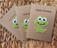 Handgemachte Glückwunschkarte mit süßem gehäkelten Frosch 3