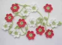 Gehäkelte Blumen-Girlande - Vielseitige Textildeko für dein Zuhause 2