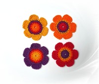 4 Häkelblumen in leuchtenden Farben - 6 cm 5