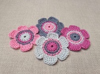Häkelblumen Set in Grau und Pink 2