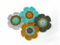 4-er Set Häkelblumen 6 cm grau - Kreative Vielfalt in 4 Farben 2