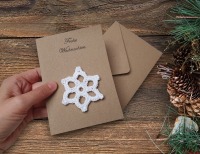Festliche Weihnachtskarte mit handgemachter Schneeflocke 2