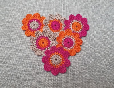 Buntes 6-er Set Häkelblumen aus Baumwolle - Leuchtende Farben und vielseitige
