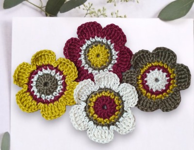 4er-Set Häkelblumen in warmen Herbsttönen - Vielseitige Blumen aus Baumwolle für DIY-Projekte