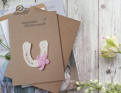 Handgemachte Glückwunschkarte mit gehäkeltem Hufeisen-Kleeblatt-Motiv - Perfekt als Geschenk oder
