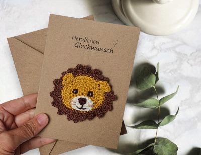 Handgemachte Löwen-Klappkarte aus Kraftpapier für Sternzeichen Löwe Geborene - Nachhaltige