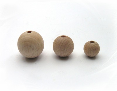 Holzperlen in natur-roh mit Bohrung in 15, 20 und 25 mm - 3 Größen zur Auswahl - Die Holzkugeln