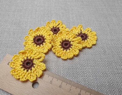 5er-Set gelbe Sonnenblumen Häkelapplikationen - Kleine handgemachte Häkelblumen, 4 cm,