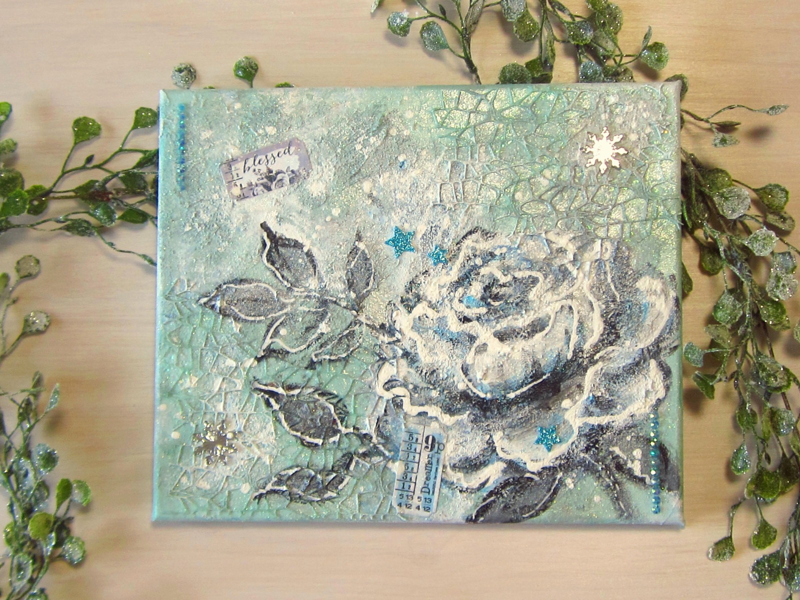 WINTERROSE türkisblau-weiß - hübsches Mixed Media Bild auf Leinwand 30cmx25cm mit Glitter -