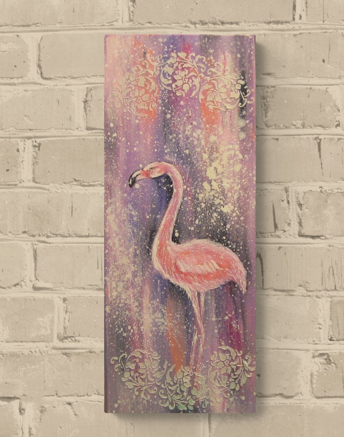 FLAMINGO WITH ORNAMENTS - Flamingobild auf Leinwand 20cmx50cm mit Blumenranken-Ornamenten und